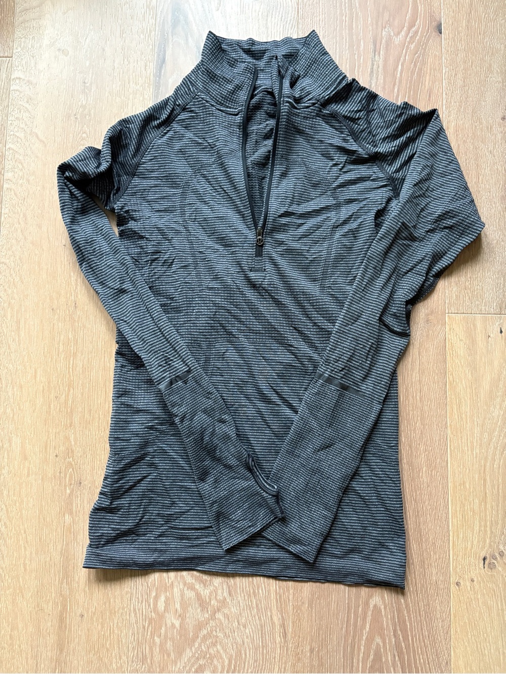 EUC Lululemon 6 half zip black